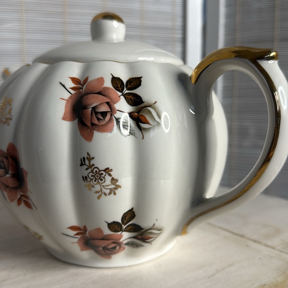 Gibson Stafford Shire England Rose Gold tea pot - Picture 4 of 12